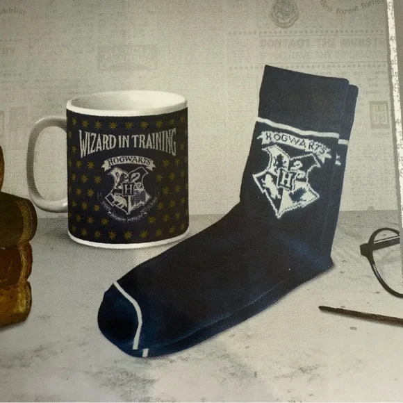 NWT Harry Potter Hogwarts Wizard in Training mug and socks set - Picture 6 of 7